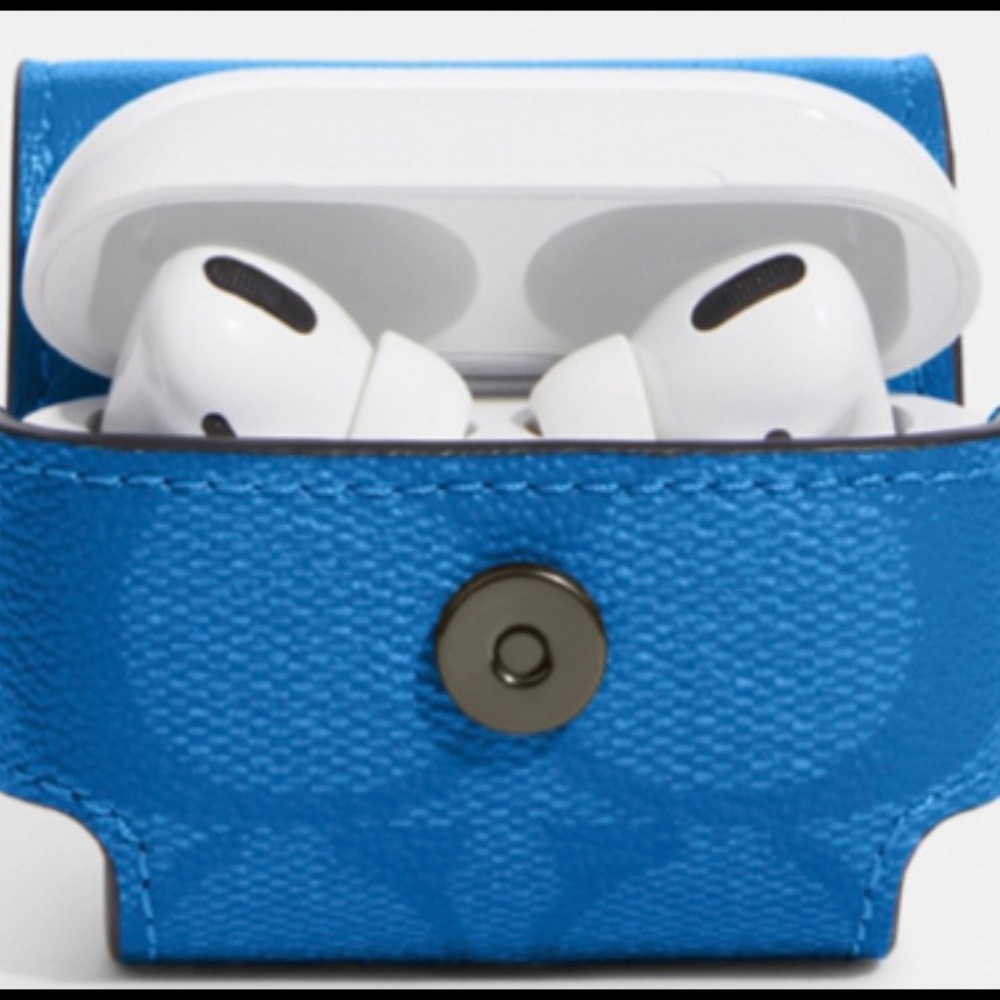 New Coach Wireless Earbud AirPods Case in Leather With Lanyard Attached